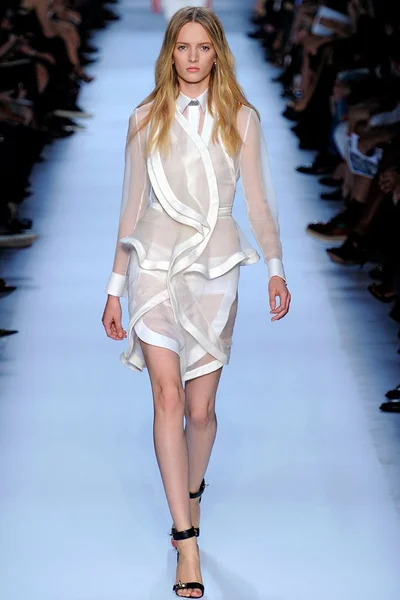 Look 25